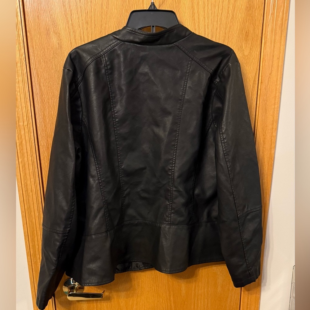 Baccini Black Faux Leather Zip-Front Jacket 2X - Picture 3 of 4